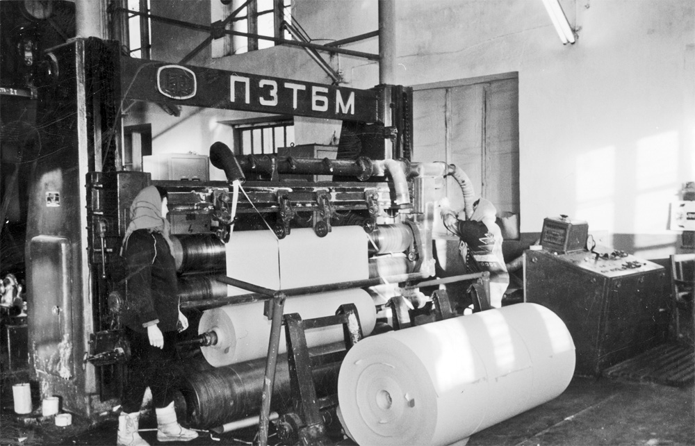 У цеху Росошанської паперової фабрики